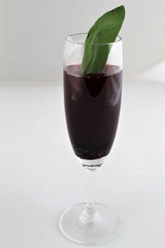 Brombeer-Salbei-Prosecco-Cocktail