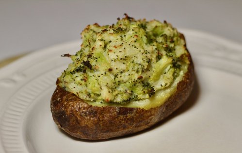 Gefüllte Kartoffeln mit Parmesan und Brokkoli — Bild 1