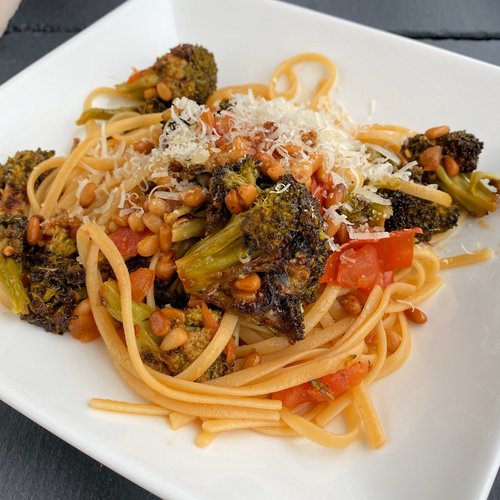 Linguini mit geröstetem Brokkoli-Pesto — Bild 1