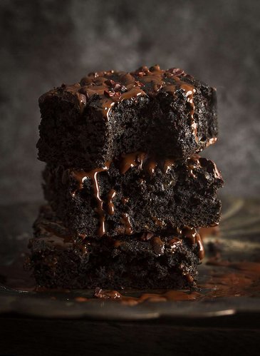 Glutenfreie vegane Brownies mit dunkler Schokolade