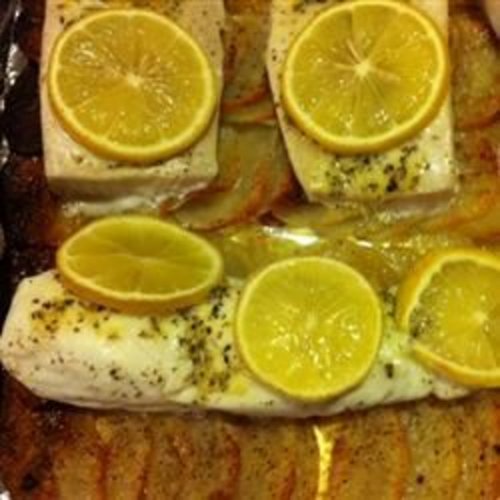 Zitronen-Kräuter-Fisch und Kartoffelauflauf